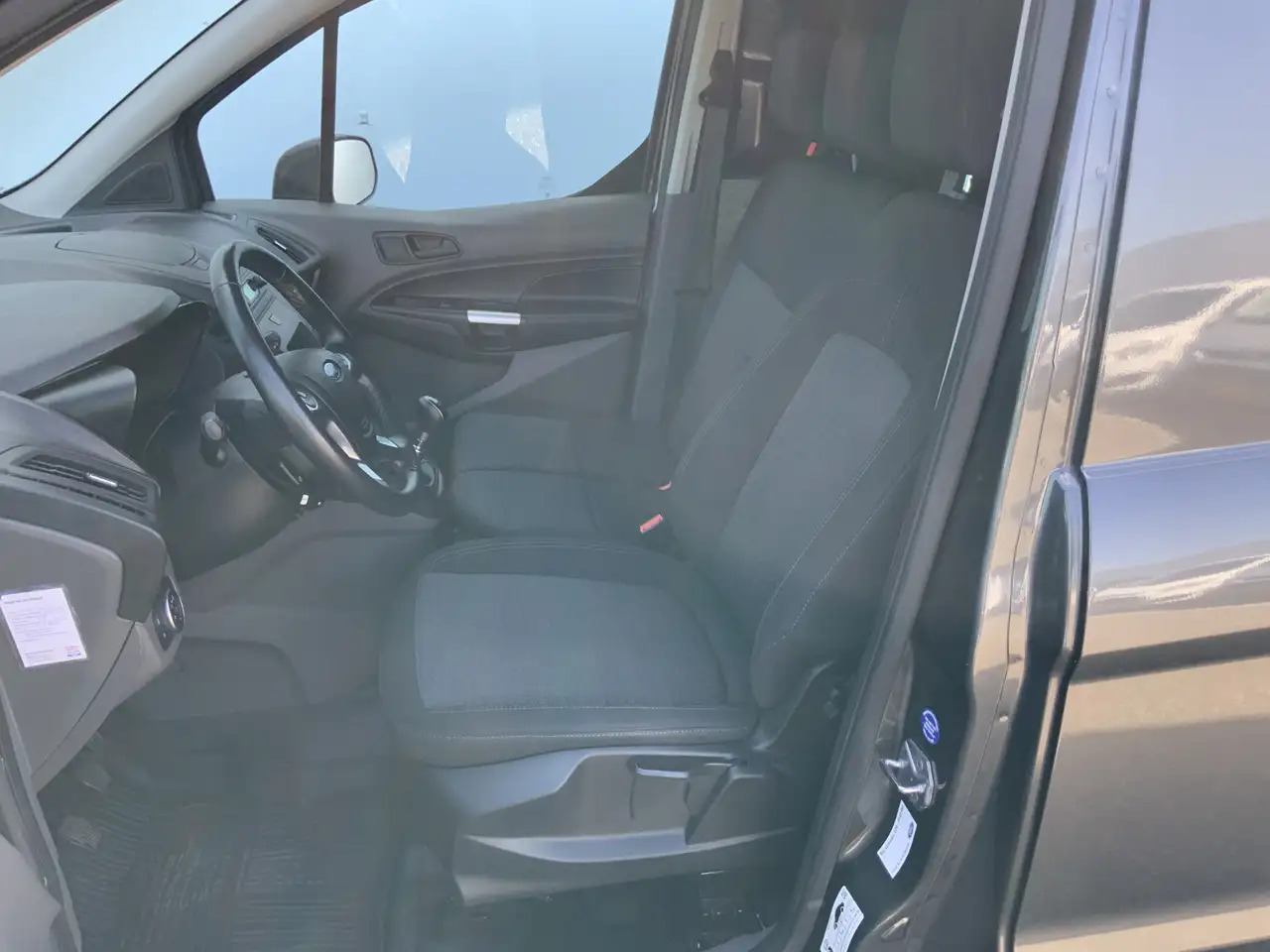 Ford Transit Connect 1.5 EcoBlue L1 Trend Airco Cruise 3 Zits Trekhaak - Fourgonnette: photos 4 Ford Transit Connect 1.5 EcoBlue L1 Trend Airco Cruise 3 Zits Trekhaak - Fourgonnette: photos 4