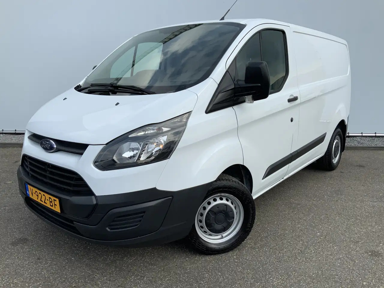 Ford Transit Custom 270 2.2 TDCI L1H1 Economy Edition Airco Cruise 3 Z - Fourgonnette: photos 1 Ford Transit Custom 270 2.2 TDCI L1H1 Economy Edition Airco Cruise 3 Z - Fourgonnette: photos 1