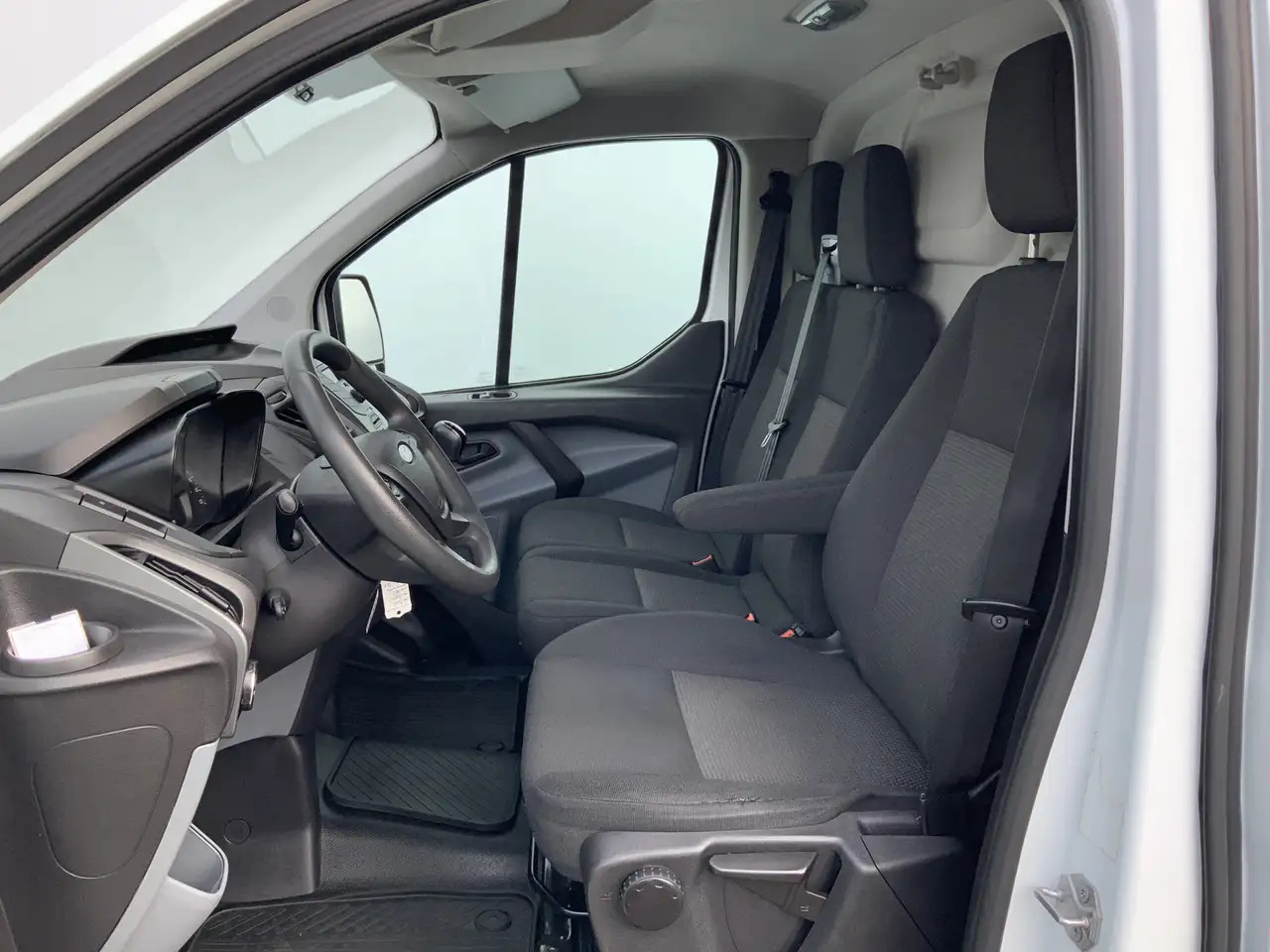 Ford Transit Custom 270 2.2 TDCI L1H1 Economy Edition Airco Cruise 3 Z - Fourgonnette: photos 4 Ford Transit Custom 270 2.2 TDCI L1H1 Economy Edition Airco Cruise 3 Z - Fourgonnette: photos 4