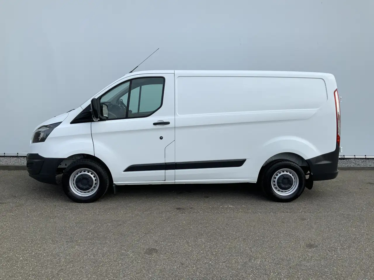 Ford Transit Custom 270 2.2 TDCI L1H1 Economy Edition Airco Cruise 3 Z - Fourgonnette: photos 3 Ford Transit Custom 270 2.2 TDCI L1H1 Economy Edition Airco Cruise 3 Z - Fourgonnette: photos 3