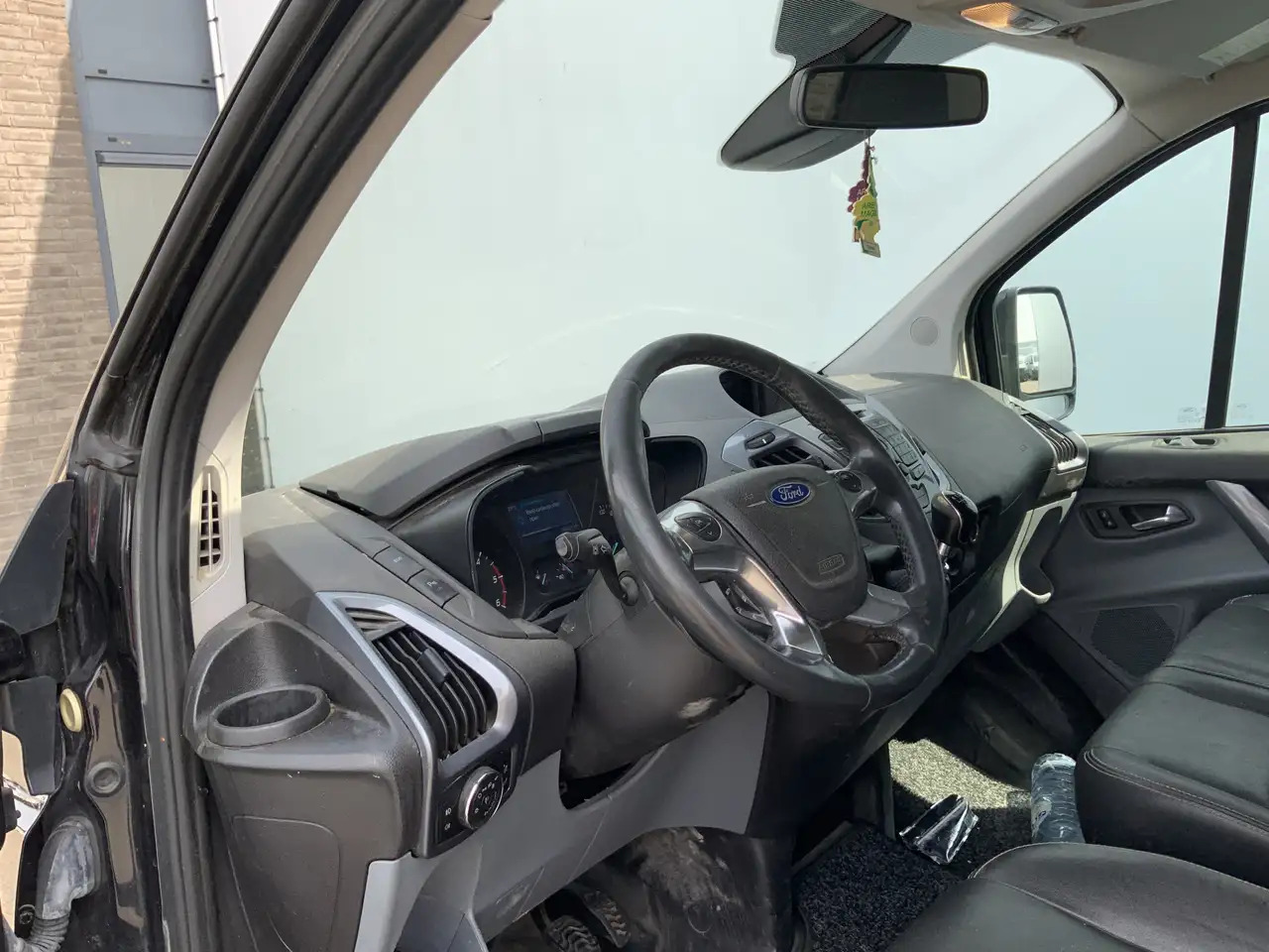 Ford Transit Custom 290 2.2 TDCI L1H1 Sport Airco Cruise 3 Zits Dub Sc - Fourgon utilitaire: photos 5 Ford Transit Custom 290 2.2 TDCI L1H1 Sport Airco Cruise 3 Zits Dub Sc - Fourgon utilitaire: photos 5