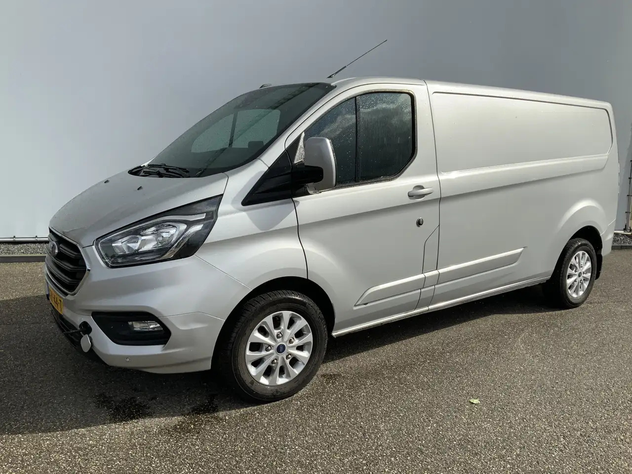 Ford Transit Custom 300 2.0 TDCI (MOTOR DEFECT!!) L2H2 Airco Navi 3 Zi - Fourgon utilitaire: photos 1 Ford Transit Custom 300 2.0 TDCI (MOTOR DEFECT!!) L2H2 Airco Navi 3 Zi - Fourgon utilitaire: photos 1