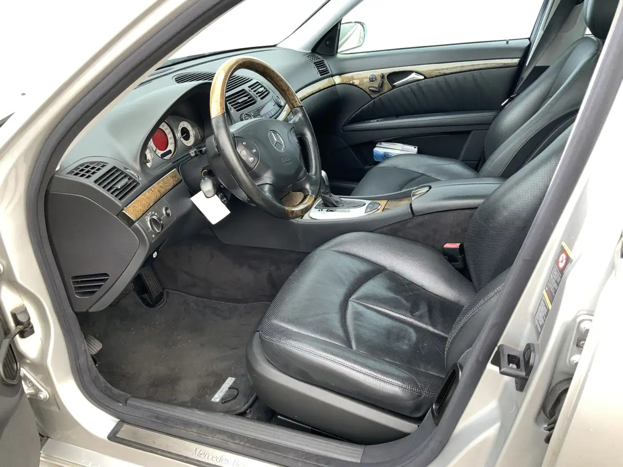 Mercedes-Benz E 500 Combi V8 Elegance 4-Matic airmatic,full option - Voiture: photos 4 Mercedes-Benz E 500 Combi V8 Elegance 4-Matic airmatic,full option - Voiture: photos 4