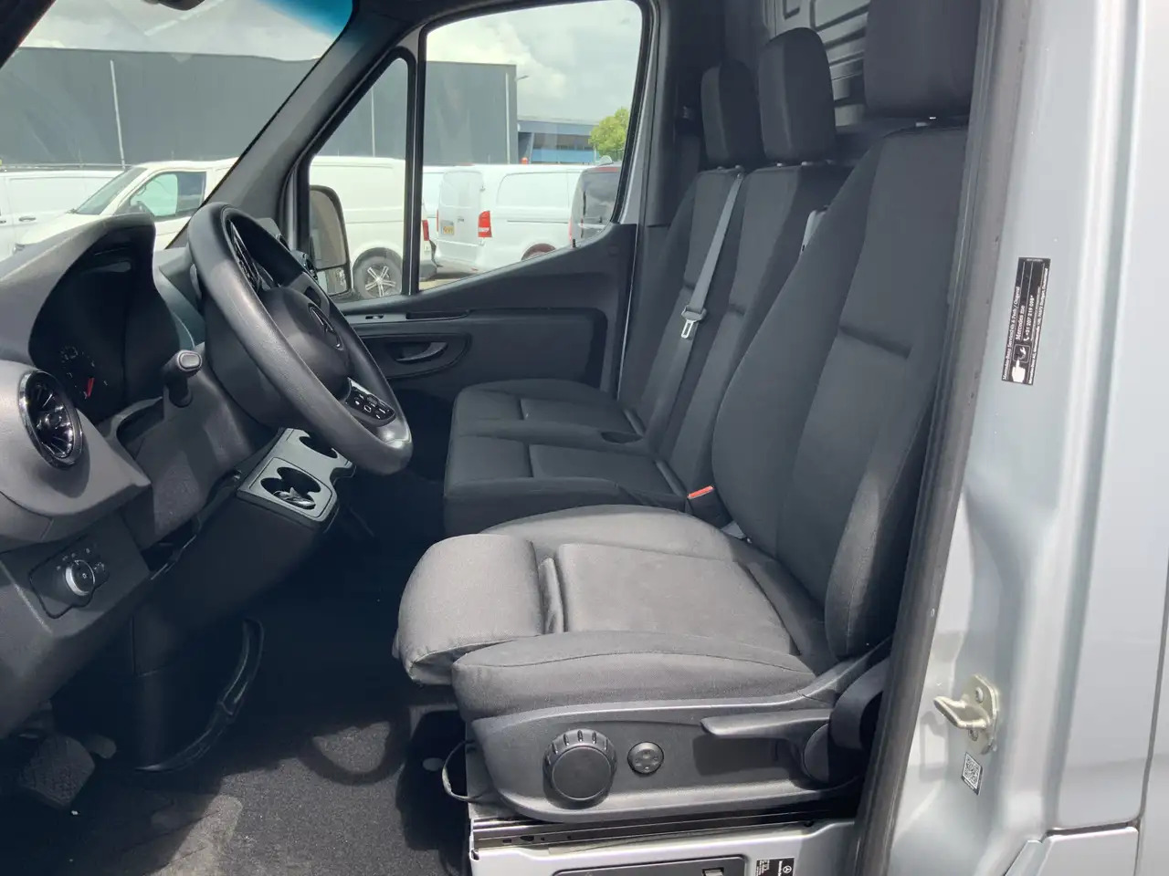 Mercedes-Benz Sprinter 315 1.9 CDI L2H2 Automaat 3 Zits Airco Navi Camera - Fourgon utilitaire: photos 5 Mercedes-Benz Sprinter 315 1.9 CDI L2H2 Automaat 3 Zits Airco Navi Camera - Fourgon utilitaire: photos 5