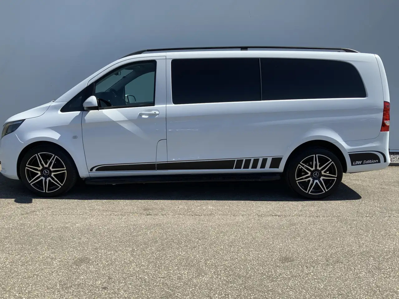 Mercedes-Benz Vito Tourer XL 114 CDI Autom. Airco Cruise Camera Alu V - Fourgonnette: photos 3 Mercedes-Benz Vito Tourer XL 114 CDI Autom. Airco Cruise Camera Alu V - Fourgonnette: photos 3