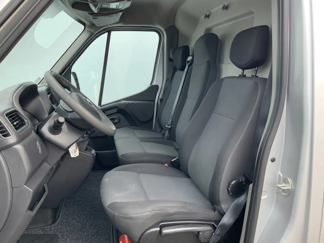 Nissan Interstar 2.3 dCi L2H2 Acenta Airco Cruise 3 Zits Camera Nav - Fourgon utilitaire: photos 4 Nissan Interstar 2.3 dCi L2H2 Acenta Airco Cruise 3 Zits Camera Nav - Fourgon utilitaire: photos 4