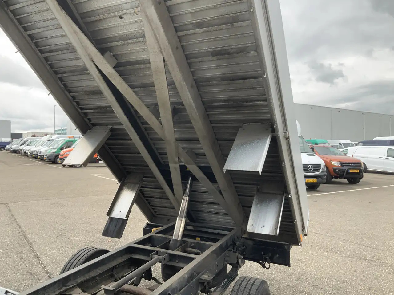 Nissan NT400 32.12 2.5 dCi 250 Kipper Trekhaak 2000 kg 3 - Véhicule utilitaire benne: photos 5 Nissan NT400 32.12 2.5 dCi 250 Kipper Trekhaak 2000 kg 3 - Véhicule utilitaire benne: photos 5