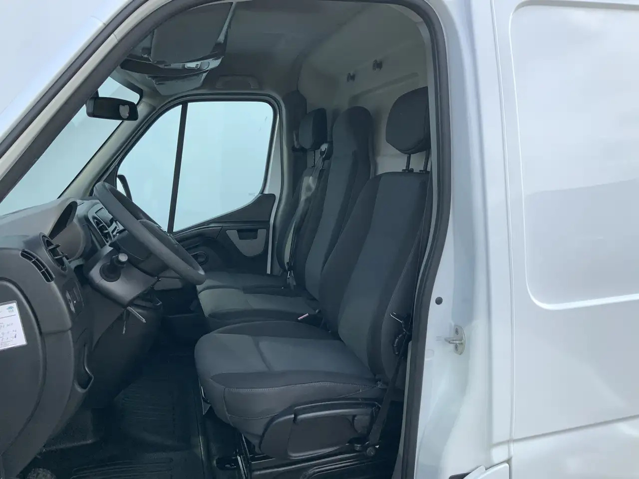 Nissan NV400 2.3 dCi L2H2 Optima L2H2 Airco Cruise Trekhaak 250 - Fourgon utilitaire: photos 4 Nissan NV400 2.3 dCi L2H2 Optima L2H2 Airco Cruise Trekhaak 250 - Fourgon utilitaire: photos 4