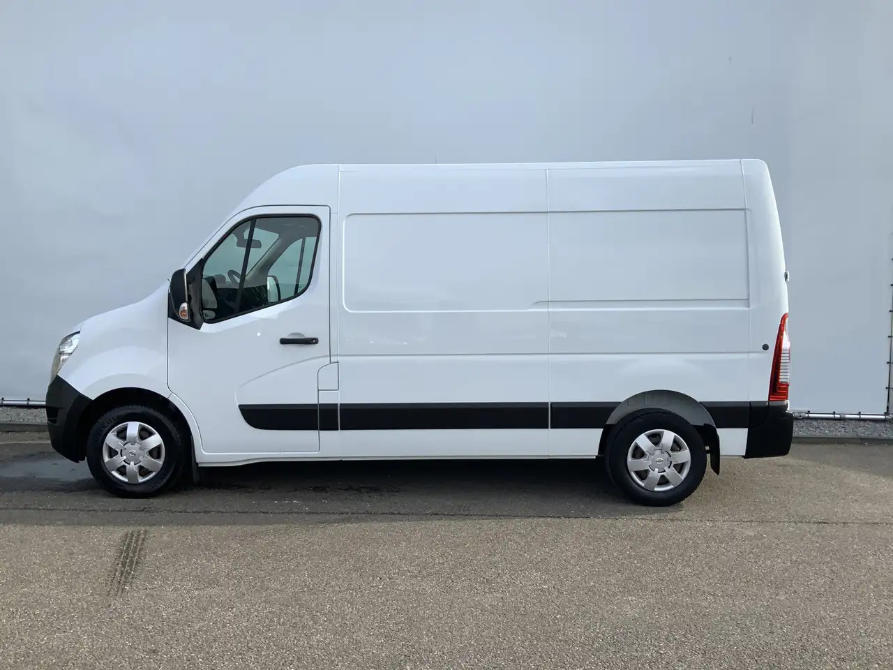 Nissan NV400 2.3 dCi L2H2 Optima L2H2 Airco Cruise Trekhaak 250 - Fourgon utilitaire: photos 3 Nissan NV400 2.3 dCi L2H2 Optima L2H2 Airco Cruise Trekhaak 250 - Fourgon utilitaire: photos 3
