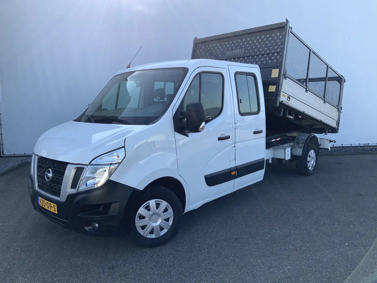 Nissan NV400 2.3 dCi L3H1 Dub Cab 3 Zijde Kipper Airco Bakmaat - Véhicule utilitaire benne: photos 1 Nissan NV400 2.3 dCi L3H1 Dub Cab 3 Zijde Kipper Airco Bakmaat - Véhicule utilitaire benne: photos 1