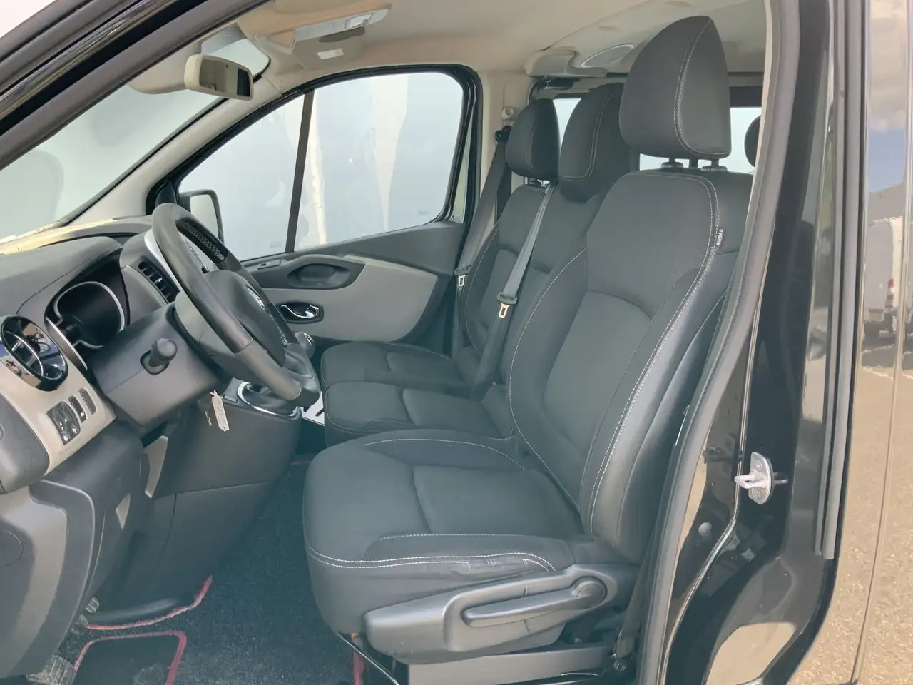Renault Trafic 1.6 dCi T27 L1H1 Dub Cab Airco Cruise 6 Zits Alu V - Utilitaire double cabine: photos 4 Renault Trafic 1.6 dCi T27 L1H1 Dub Cab Airco Cruise 6 Zits Alu V - Utilitaire double cabine: photos 4