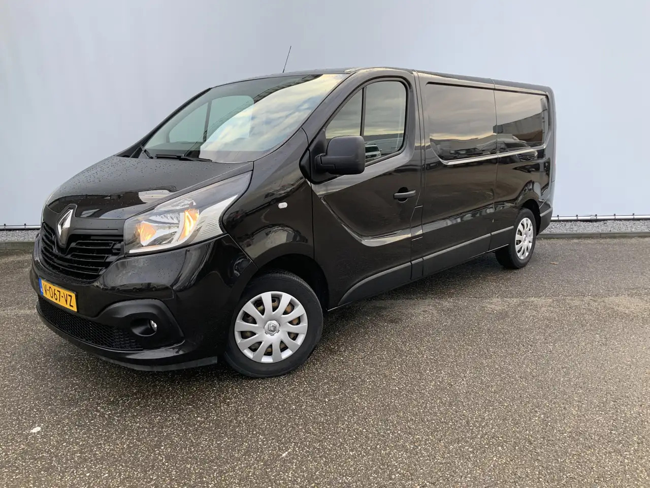 Renault Trafic 1.6 dCi T29 L2H1 Airco Cruise Trerkhaak 2000kg 3 Z - Fourgon utilitaire: photos 1 Renault Trafic 1.6 dCi T29 L2H1 Airco Cruise Trerkhaak 2000kg 3 Z - Fourgon utilitaire: photos 1