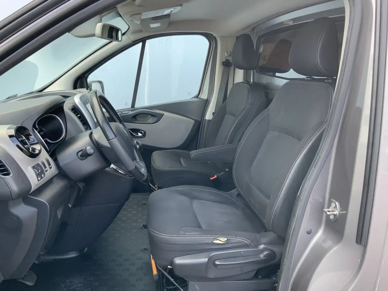Renault Trafic 1.6 dCi T29 L2H1 DC Comfort Energy Airco Cruise Na - Fourgon utilitaire: photos 4 Renault Trafic 1.6 dCi T29 L2H1 DC Comfort Energy Airco Cruise Na - Fourgon utilitaire: photos 4