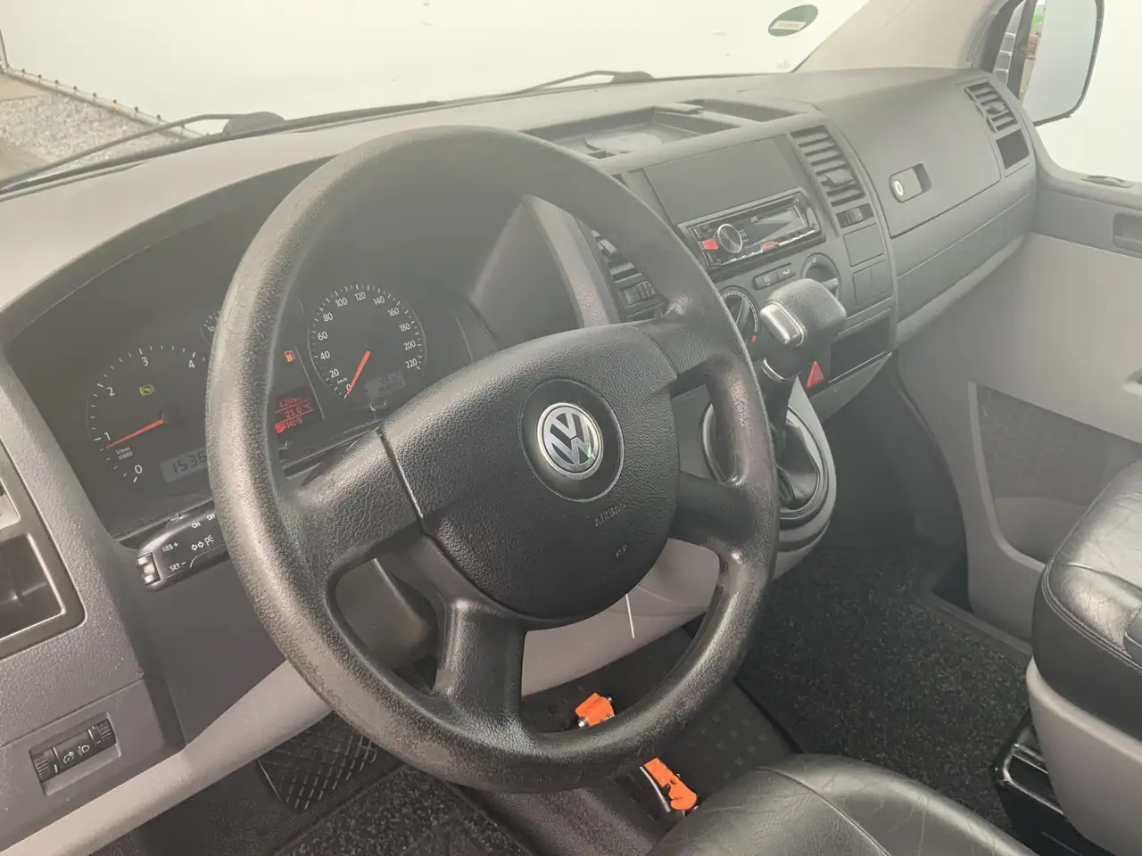 Volkswagen T5 Transporter 2.5 TDI 340 Automaat Trendline Dub Cab 5 Zits Leer - Utilitaire double cabine: photos 4 Volkswagen T5 Transporter 2.5 TDI 340 Automaat Trendline Dub Cab 5 Zits Leer - Utilitaire double cabine: photos 4