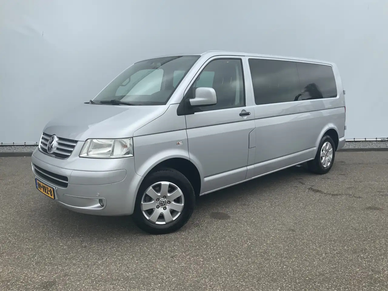 Volkswagen T5 Transporter 2.5 TDI 340 Automaat Trendline Dub Cab 5 Zits Leer - Utilitaire double cabine: photos 1 Volkswagen T5 Transporter 2.5 TDI 340 Automaat Trendline Dub Cab 5 Zits Leer - Utilitaire double cabine: photos 1
