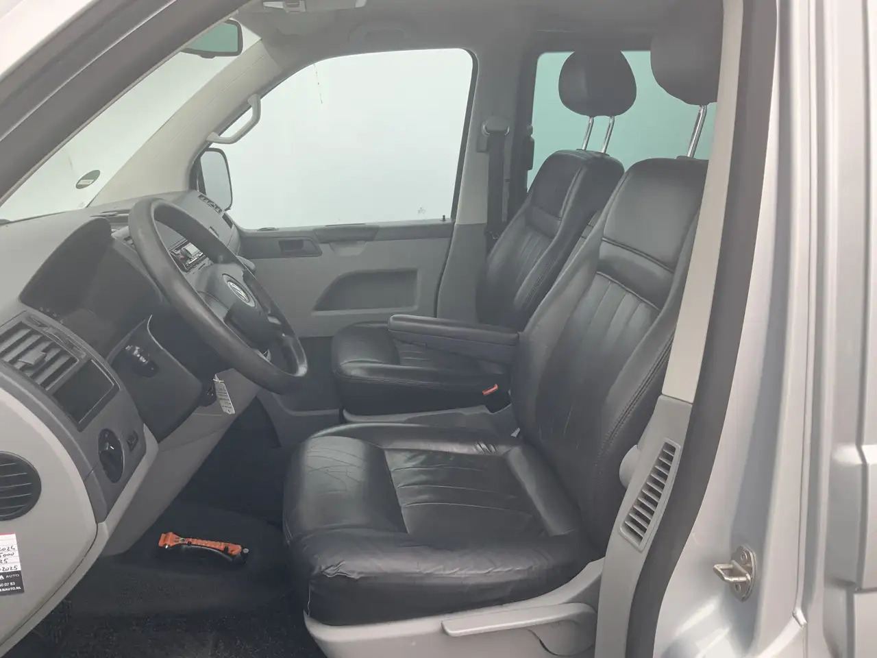 Volkswagen T5 Transporter 2.5 TDI 340 Automaat Trendline Dub Cab 5 Zits Leer - Utilitaire double cabine: photos 5 Volkswagen T5 Transporter 2.5 TDI 340 Automaat Trendline Dub Cab 5 Zits Leer - Utilitaire double cabine: photos 5