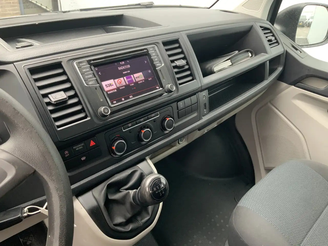 Volkswagen T6 Transporter 2.0 TDI L2H1 DC Comfortline Plus Dub Cab Cruise 5 - Fourgonnette, Utilitaire double cabine: photos 5 Volkswagen T6 Transporter 2.0 TDI L2H1 DC Comfortline Plus Dub Cab Cruise 5 - Fourgonnette, Utilitaire double cabine: photos 5