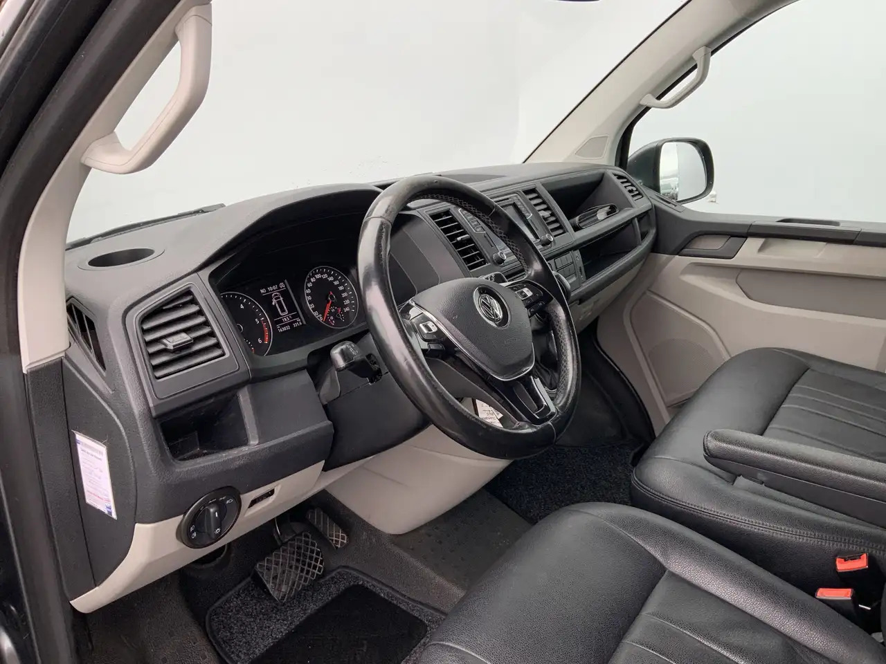 Volkswagen T6 Transporter 2.0 TDI L2H1 Highline Automaat Dub Cab Airco Cruis - Utilitaire double cabine: photos 5 Volkswagen T6 Transporter 2.0 TDI L2H1 Highline Automaat Dub Cab Airco Cruis - Utilitaire double cabine: photos 5