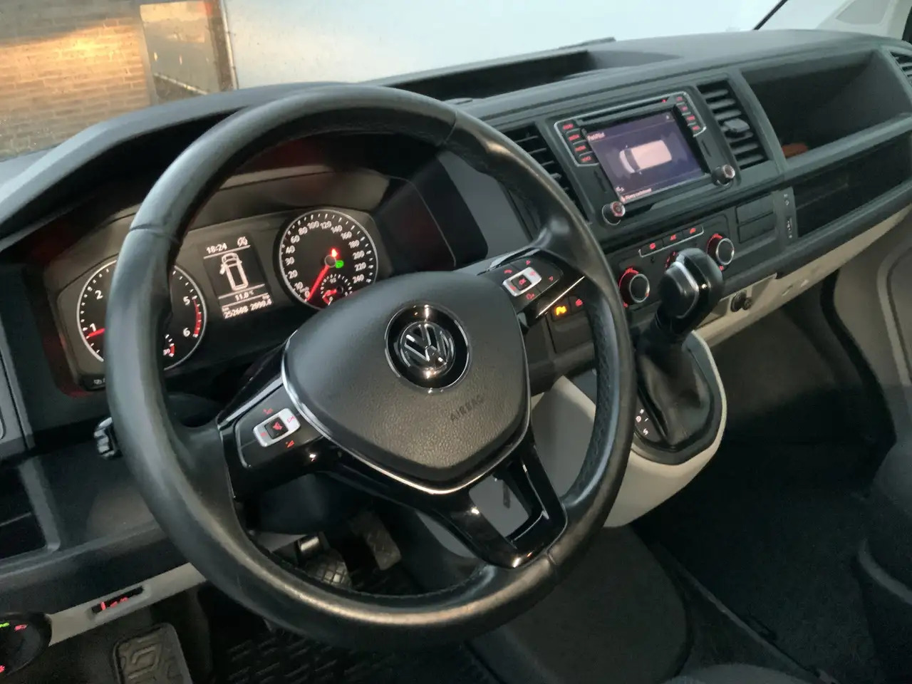 Volkswagen T6 Transporter 2.0 TDI L2H2 Highline Automaat Airco Cruise Navi A - Fourgon utilitaire: photos 5 Volkswagen T6 Transporter 2.0 TDI L2H2 Highline Automaat Airco Cruise Navi A - Fourgon utilitaire: photos 5