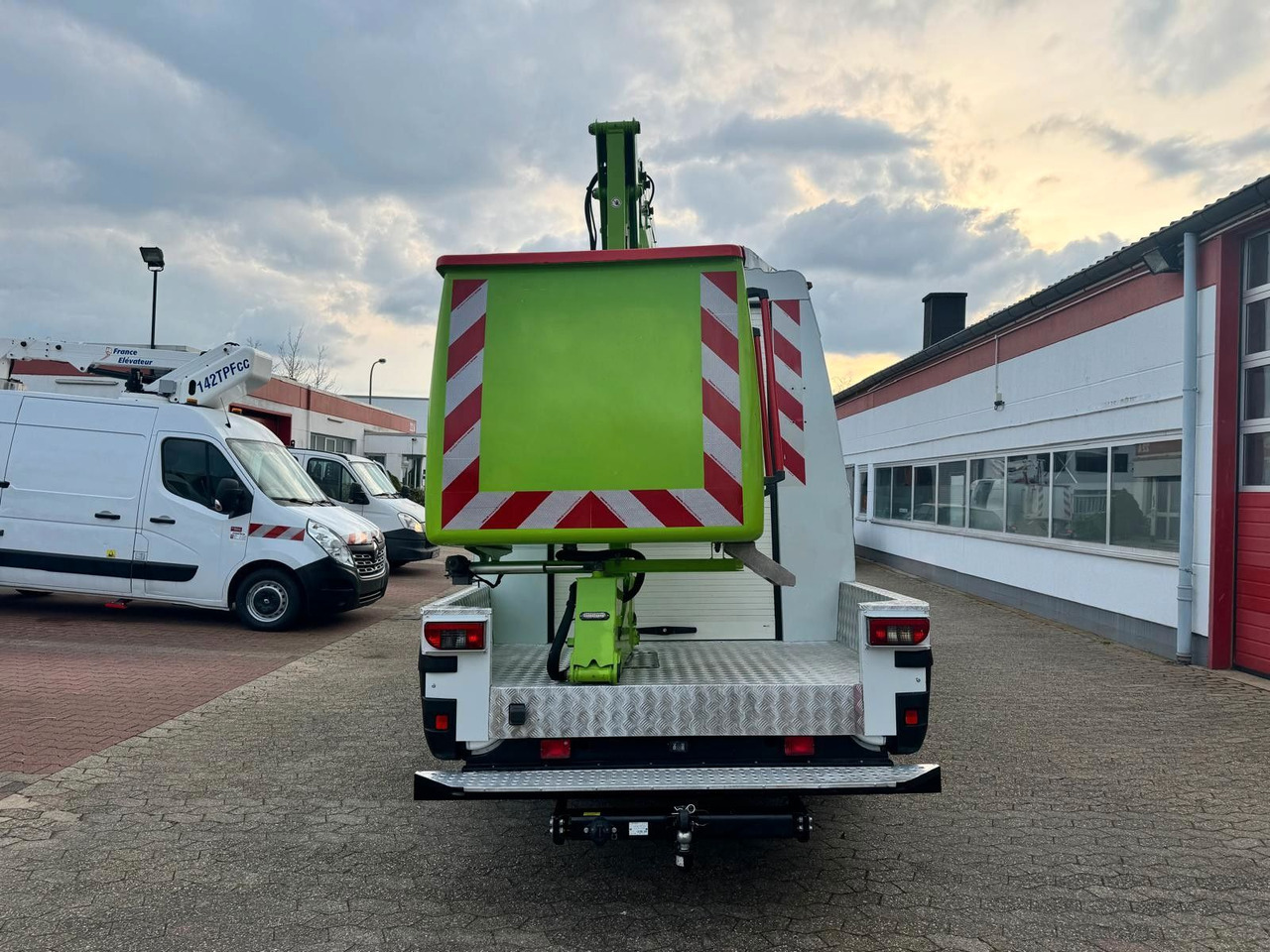 Iveco Daily 70C15 Steiger France Elevateur 172 TPFcc - Camion avec nacelle: photos 5 Iveco Daily 70C15 Steiger France Elevateur 172 TPFcc - Camion avec nacelle: photos 5
