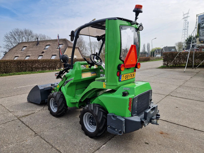 Avant M523 met 317 uur, in nieuwstaat!! - Chargeuse compacte sur chenilles: photos 4 Avant M523 met 317 uur, in nieuwstaat!! - Chargeuse compacte sur chenilles: photos 4