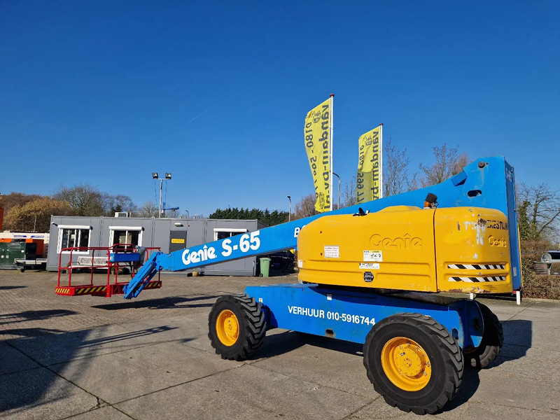 Genie S65 4X4 - Nacelle télescopique: photos 3 Genie S65 4X4 - Nacelle télescopique: photos 3