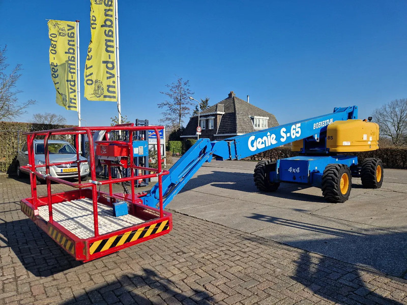 Genie S65 4X4 - Nacelle télescopique: photos 1 Genie S65 4X4 - Nacelle télescopique: photos 1