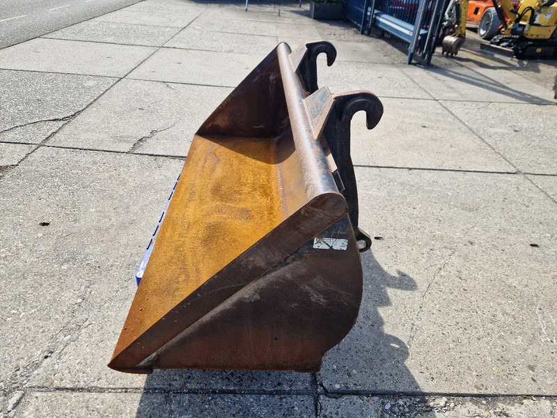 Jeroen van Leeuwen schepbak voor Volvo L30/L35 - Godet pour Engins de chantier: photos 3 Jeroen van Leeuwen schepbak voor Volvo L30/L35 - Godet pour Engins de chantier: photos 3