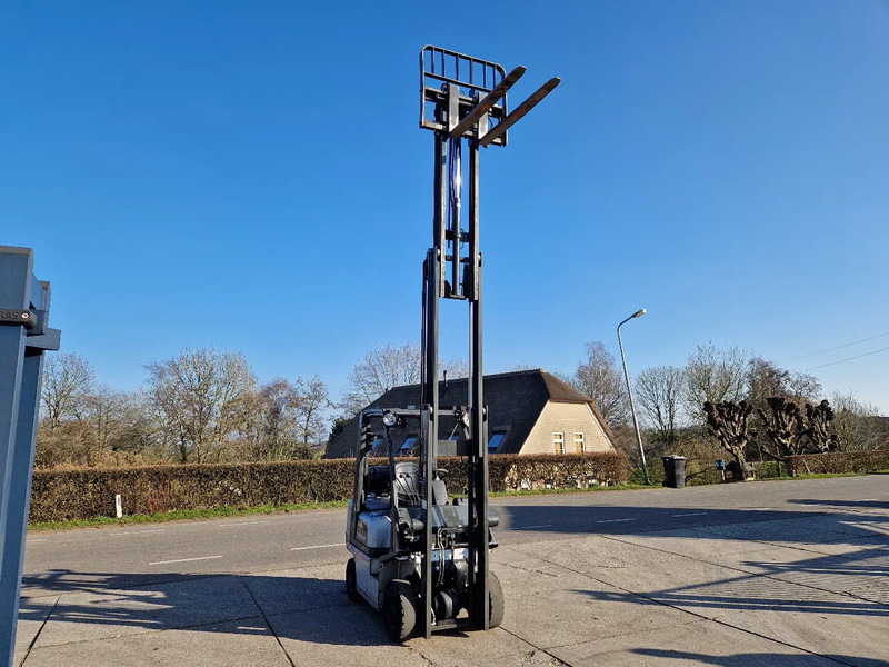 Crédit-bail Nissan 1.8 ton LPG triplomast Nissan 1.8 ton LPG triplomast: photos 17
