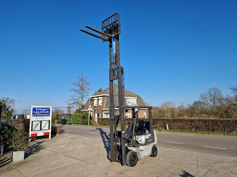 Nissan 1.8 ton LPG triplomast - Chariot élévateur à gaz: photos 3 Nissan 1.8 ton LPG triplomast - Chariot élévateur à gaz: photos 3