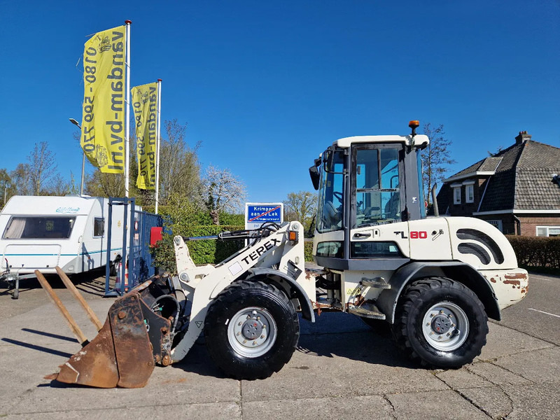 Terex TL80 palletvorken en 4in1-bak - Chargeuse sur pneus: photos 1 Terex TL80 palletvorken en 4in1-bak - Chargeuse sur pneus: photos 1