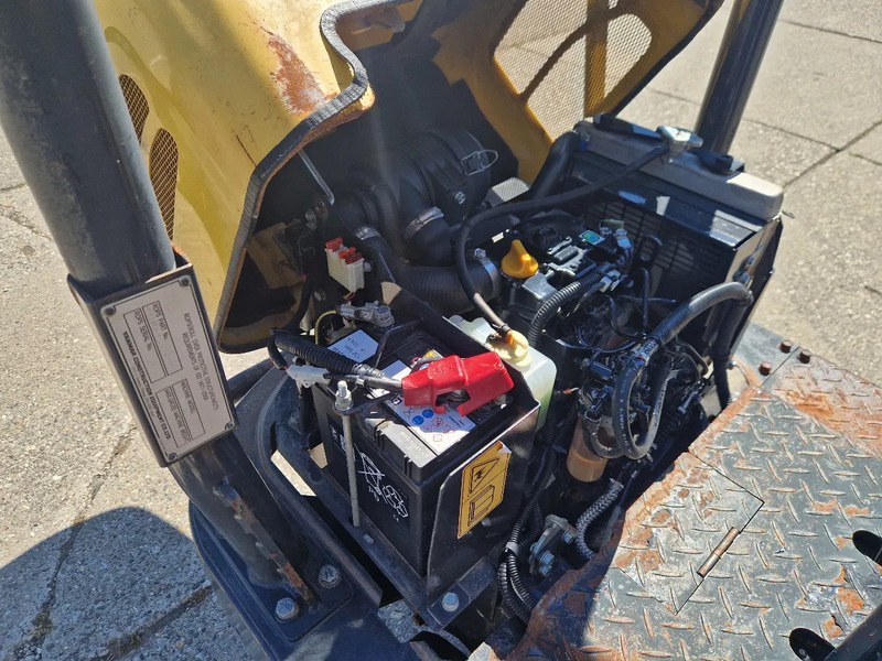 Yanmar C12R-B 3-zijdig kiepend - Tombereau: photos 5 Yanmar C12R-B 3-zijdig kiepend - Tombereau: photos 5