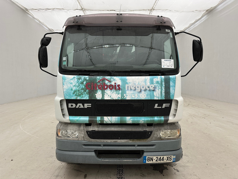 DAF LF55.210 - Camion plateau, Camion grue: photos 2 DAF LF55.210 - Camion plateau, Camion grue: photos 2