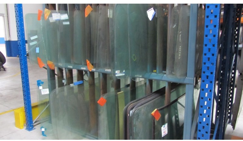 Diversen Voorruiten - Pare-brise pour Camion: photos 2 Diversen Voorruiten - Pare-brise pour Camion: photos 2