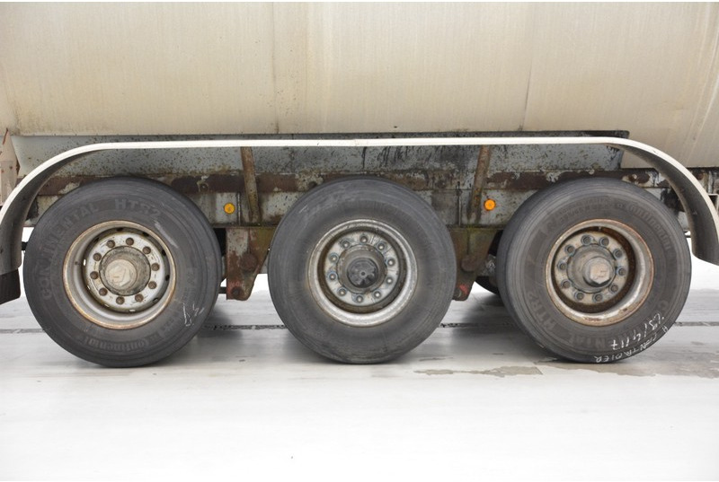Fruehauf Bitumen tank trailer - Semi-remorque citerne: photos 4 Fruehauf Bitumen tank trailer - Semi-remorque citerne: photos 4