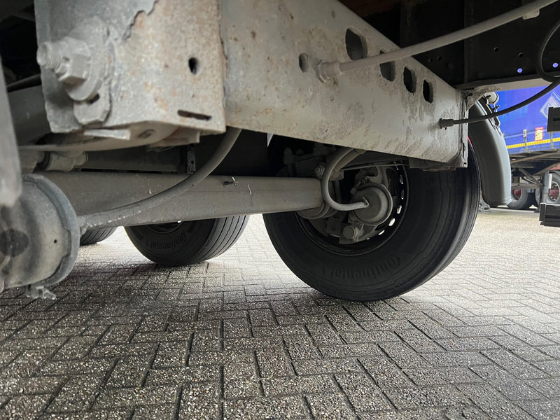 Semi-remorque rideaux coulissants Kässbohrer Tautliner: photos 9 Semi-remorque rideaux coulissants Kässbohrer Tautliner: photos 9