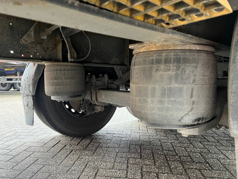 Semi-remorque rideaux coulissants Kässbohrer Tautliner: photos 11 Semi-remorque rideaux coulissants Kässbohrer Tautliner: photos 11