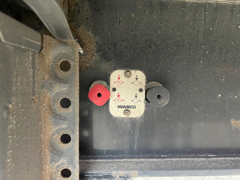 Semi-remorque rideaux coulissants Kässbohrer Tautliner: photos 14 Semi-remorque rideaux coulissants Kässbohrer Tautliner: photos 14