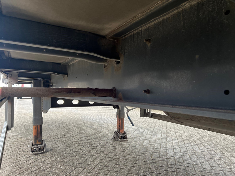 Semi-remorque rideaux coulissants Kässbohrer Tautliner: photos 13 Semi-remorque rideaux coulissants Kässbohrer Tautliner: photos 13