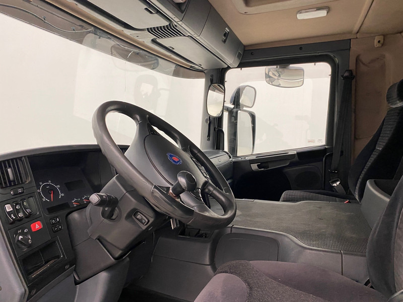Photo d'intérieur 1: Camion fourgon Scania P230