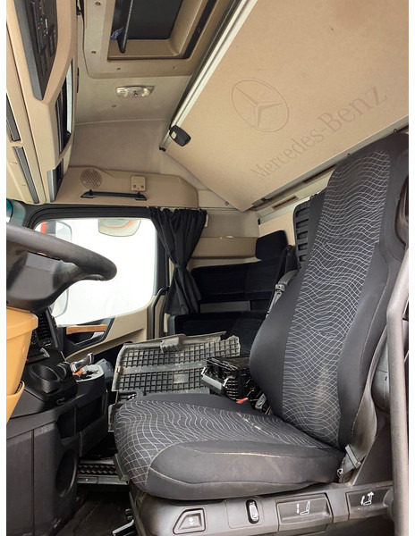 Tracteur routier Mercedes-Benz Actros 1945: photos 8 Tracteur routier Mercedes-Benz Actros 1945: photos 8