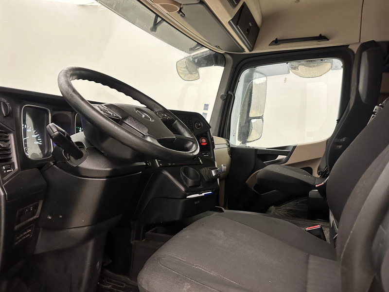 Tracteur routier Mercedes-Benz Actros 1945: photos 10 Tracteur routier Mercedes-Benz Actros 1945: photos 10