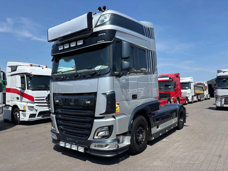 DAF XF 530 Super Spacecab Euro 6 Retarder - Tracteur routier: photos 1 DAF XF 530 Super Spacecab Euro 6 Retarder - Tracteur routier: photos 1