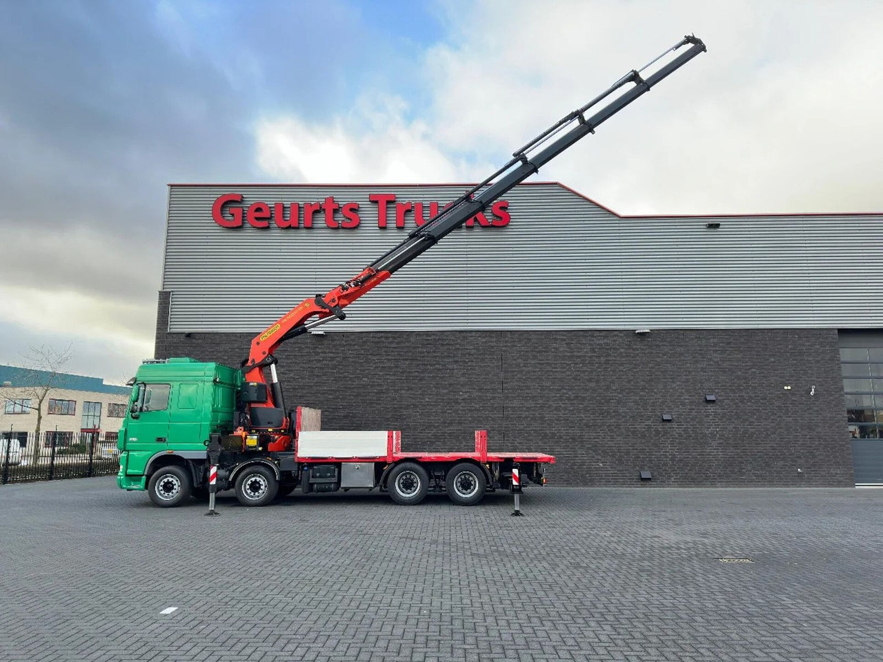 DAF XF 105.510 8X4 + PALFINGER PK 65002-SH E POWER L - Camion grue: photos 3 DAF XF 105.510 8X4 + PALFINGER PK 65002-SH E POWER L - Camion grue: photos 3