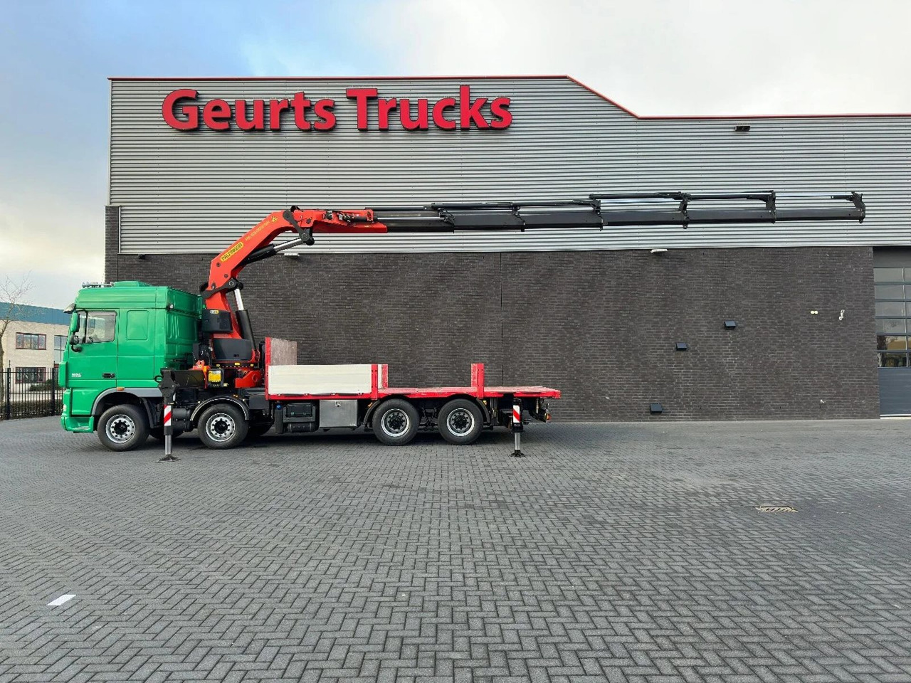 DAF XF 105.510 8X4 + PALFINGER PK 65002-SH E POWER L - Camion grue: photos 1 DAF XF 105.510 8X4 + PALFINGER PK 65002-SH E POWER L - Camion grue: photos 1
