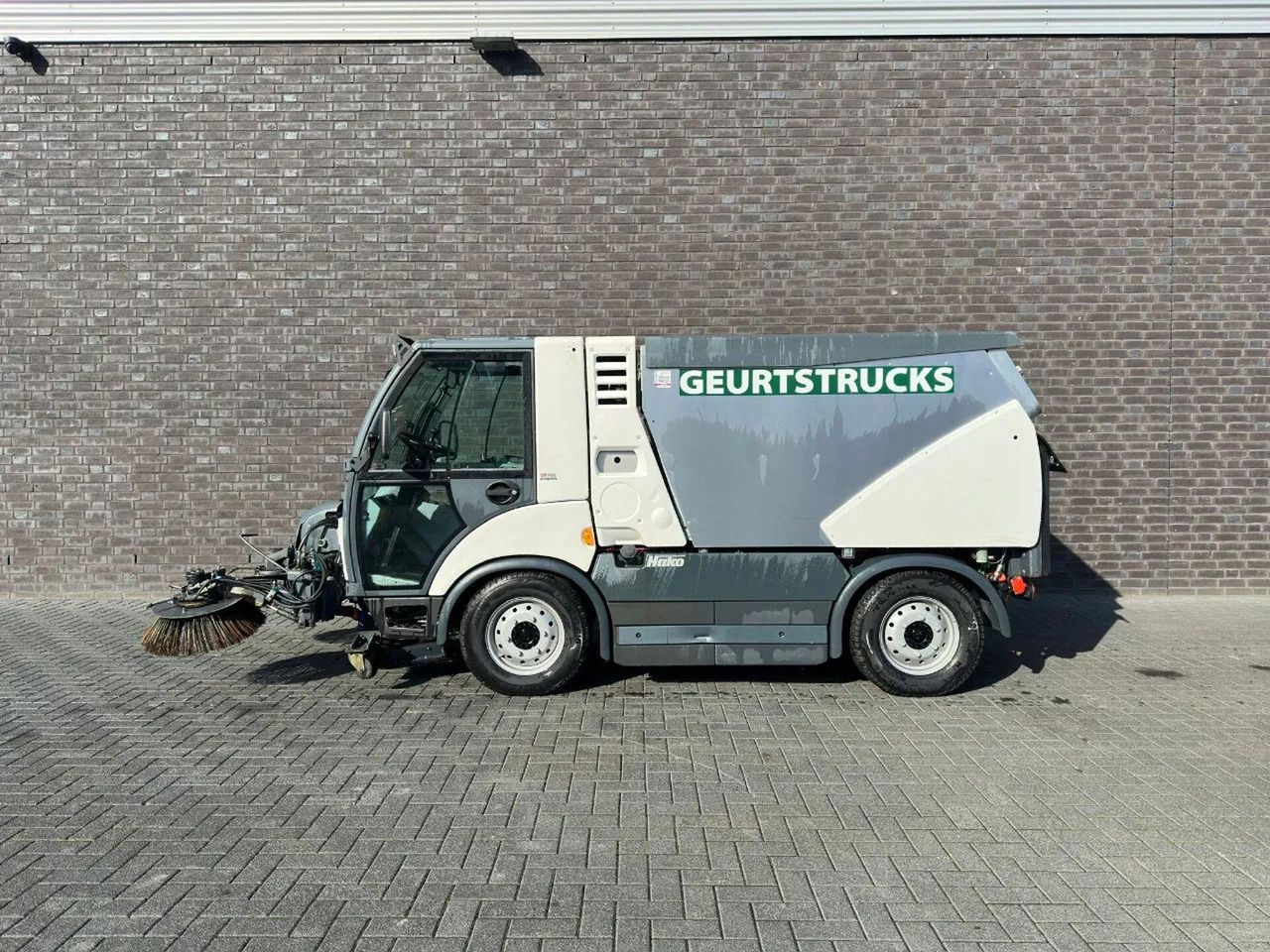 Hako CITYMASTER 2200 SWEEPING TRUCK/ KEHRMASCHINE/VEE - Balayeuse de voirie: photos 3 Hako CITYMASTER 2200 SWEEPING TRUCK/ KEHRMASCHINE/VEE - Balayeuse de voirie: photos 3