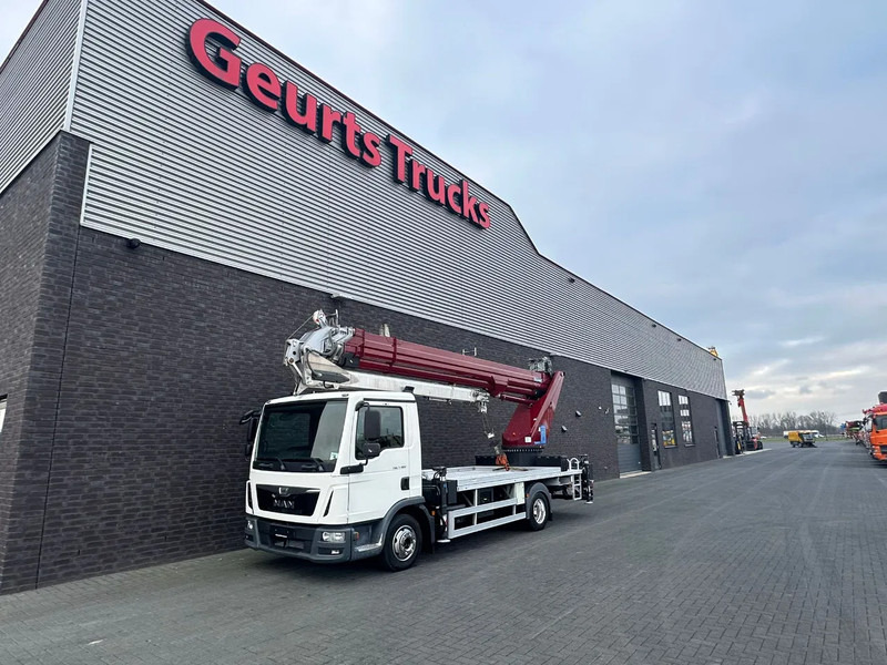 MAN TGL 7.180 4X2 BB BOCKER AK37/4000 + JIB MONTAGEKRAN/DACHDECKERKRAN/ROOFCRANE/KRAAN/KRAN/GRUA - Camion grue: photos 3 MAN TGL 7.180 4X2 BB BOCKER AK37/4000 + JIB MONTAGEKRAN/DACHDECKERKRAN/ROOFCRANE/KRAAN/KRAN/GRUA - Camion grue: photos 3