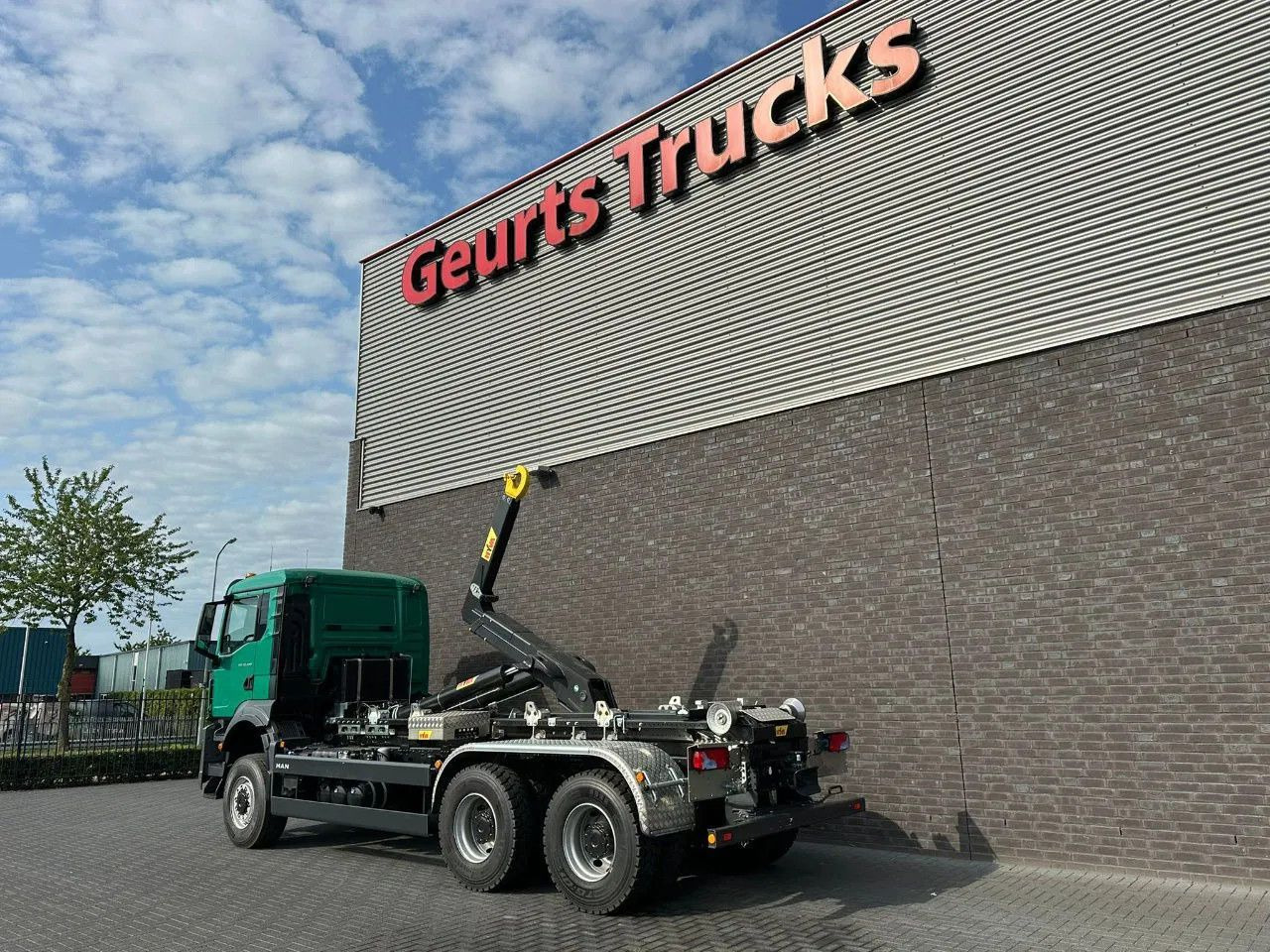 MAN TGS 33.480 6X6 HYVA LIFT 26-55-S HAAKARM / ABROL - Camion ampliroll: photos 3 MAN TGS 33.480 6X6 HYVA LIFT 26-55-S HAAKARM / ABROL - Camion ampliroll: photos 3
