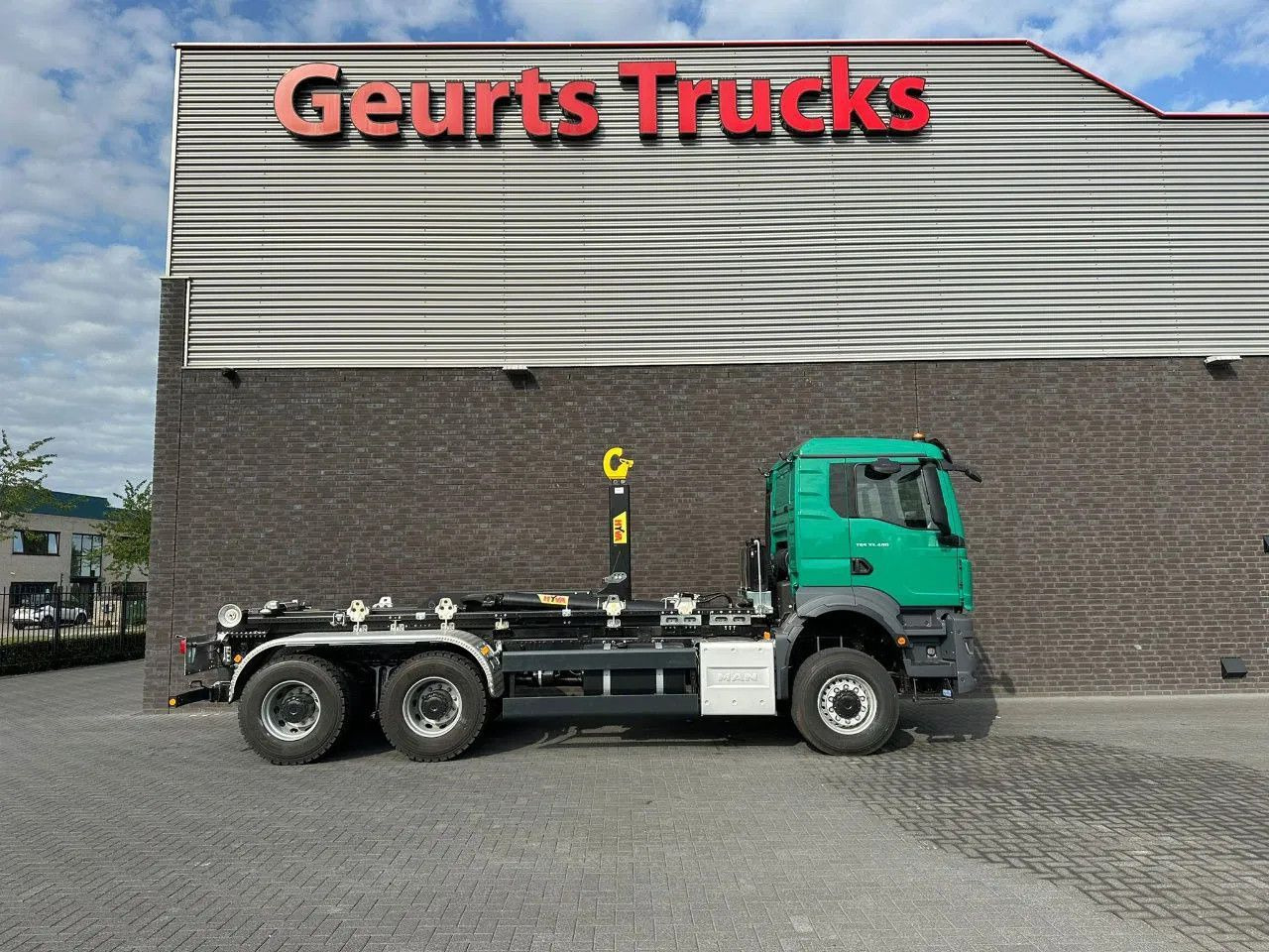 MAN TGS 33.480 6X6 HYVA LIFT 26-55-S HAAKARM / ABROL - Camion ampliroll: photos 4 MAN TGS 33.480 6X6 HYVA LIFT 26-55-S HAAKARM / ABROL - Camion ampliroll: photos 4