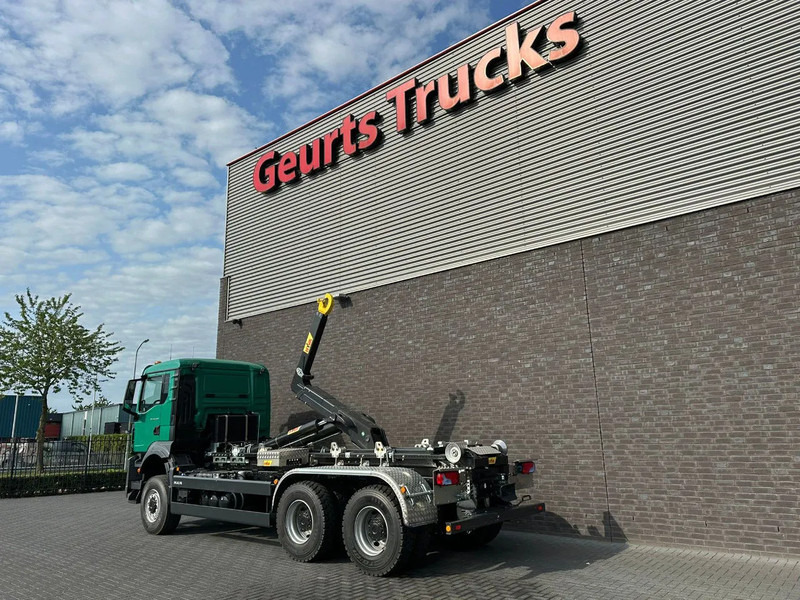 MAN TGS 33.480 6X6 HYVA LIFT 26-55-S HAAKARM / ABROLLKIPPER/ HOOKLIFT (NIEUWE/ NEU/ NEW) - Camion ampliroll: photos 3 MAN TGS 33.480 6X6 HYVA LIFT 26-55-S HAAKARM / ABROLLKIPPER/ HOOKLIFT (NIEUWE/ NEU/ NEW) - Camion ampliroll: photos 3